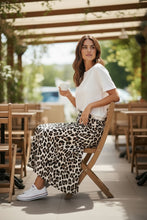 Laden Sie das Bild in den Galerie-Viewer, Wild, feminin & stilsicher - Maxikleid, Long Skirt oder Hose
