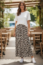 Laden Sie das Bild in den Galerie-Viewer, Wild, feminin & stilsicher - Maxikleid, Long Skirt oder Hose