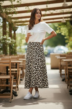 Laden Sie das Bild in den Galerie-Viewer, Wild, feminin & stilsicher - Maxikleid, Long Skirt oder Hose