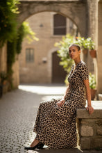 Laden Sie das Bild in den Galerie-Viewer, Wild, feminin & stilsicher - Maxikleid, Long Skirt oder Hose