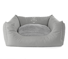 Laden Sie das Bild in den Galerie-Viewer, Luxus Dog Lounge - Hundebett mit KvK Wappen
