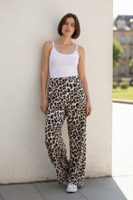 Laden Sie das Bild in den Galerie-Viewer, Wild, feminin & stilsicher - Maxikleid, Long Skirt oder Hose