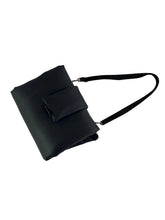 Laden Sie das Bild in den Galerie-Viewer, KvK Clutch Blanket aus Kunstleder