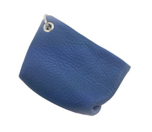 Laden Sie das Bild in den Galerie-Viewer, Gassibeutel Etui aus Leder ohne Besatz mit praktischen Klickring Verschluss