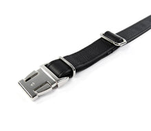 Laden Sie das Bild in den Galerie-Viewer, Clic Lederhalsband - Crown