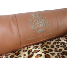 Laden Sie das Bild in den Galerie-Viewer, Luxus Dog Lounge - Cognac Edition - Hundebett