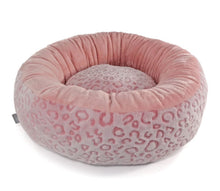Laden Sie das Bild in den Galerie-Viewer, Super Soft Donut - Leo Pink Hundebett