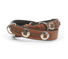 Laden Sie das Bild in den Galerie-Viewer, Handcrafted - Halsband Klassik Curved Concho Edition