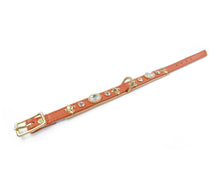 Laden Sie das Bild in den Galerie-Viewer, KvK Handcrafted - Klassik Curved Collar - Fleurs & Bling