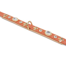 Laden Sie das Bild in den Galerie-Viewer, KvK Handcrafted - Klassik Curved Collar - Fleurs & Bling