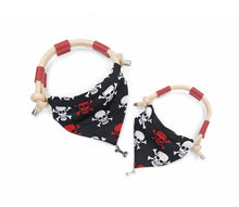 Laden Sie das Bild in den Galerie-Viewer, Handcrafted Scarope mit Skulls