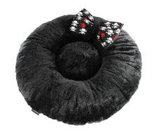 Laden Sie das Bild in den Galerie-Viewer, Donut Cushion Skull - Mini & Midi Size