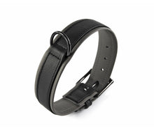 Laden Sie das Bild in den Galerie-Viewer, KvK Handcrafted - Halsband Klassik Curved Black Label