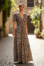 Laden Sie das Bild in den Galerie-Viewer, Wild, feminin &amp; stilsicher - Maxikleid, Long Skirt oder Hose
