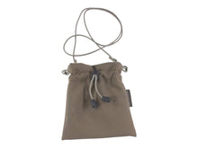 Laden Sie das Bild in den Galerie-Viewer, Leckerlie Tasche aus Softshell zum Umhängen
