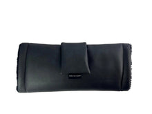 Laden Sie das Bild in den Galerie-Viewer, KvK Clutch Blanket aus Kunstleder
