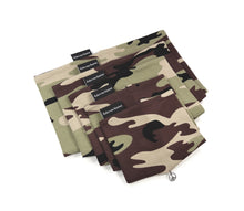 Laden Sie das Bild in den Galerie-Viewer, Cult Couture Muffler - Camouflage
