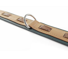 Laden Sie das Bild in den Galerie-Viewer, KvK Handcrafted - Klassik Curved Collar - Tricolour Beige &amp; Braun
