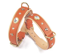 Laden Sie das Bild in den Galerie-Viewer, KvK Handcrafted - Klassik Curved Collar - Fleurs &amp; Bling

