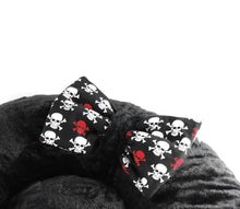 Laden Sie das Bild in den Galerie-Viewer, Donut Cushion Skull - Mini &amp; Midi Size
