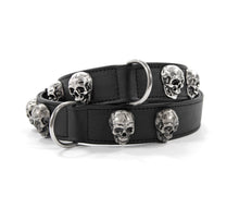 Laden Sie das Bild in den Galerie-Viewer, KvK Handcrafted - Black Skull Masterpiece
