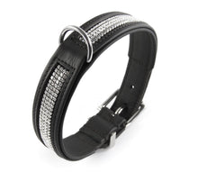 Laden Sie das Bild in den Galerie-Viewer, KvK Handcrafted Collar Glamour
