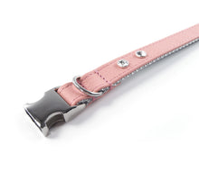 Laden Sie das Bild in den Galerie-Viewer, KvK - Clic Lederhalsband - Rosé
